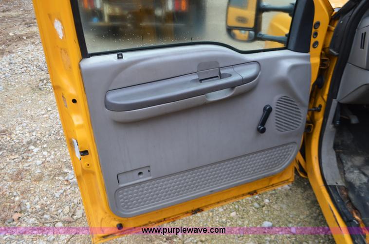 image for item L4546 2001 Ford F350 Super Duty Crew Cab flatbed pickup truck