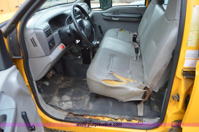 image for item L4546 2001 Ford F350 Super Duty Crew Cab flatbed pickup truck