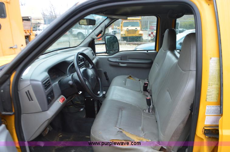 image for item L4546 2001 Ford F350 Super Duty Crew Cab flatbed pickup truck