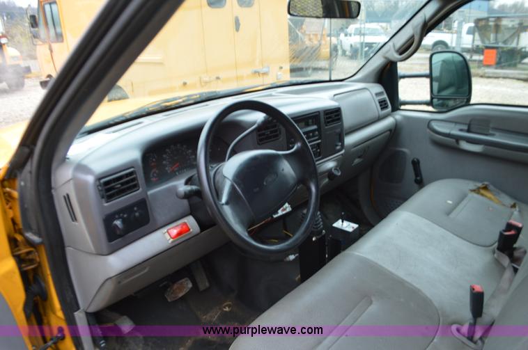 image for item L4546 2001 Ford F350 Super Duty Crew Cab flatbed pickup truck