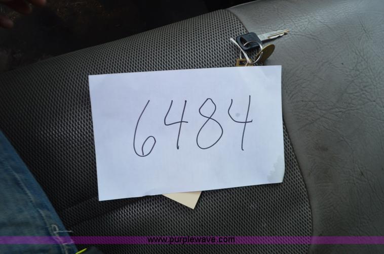 image for item L4546 2001 Ford F350 Super Duty Crew Cab flatbed pickup truck