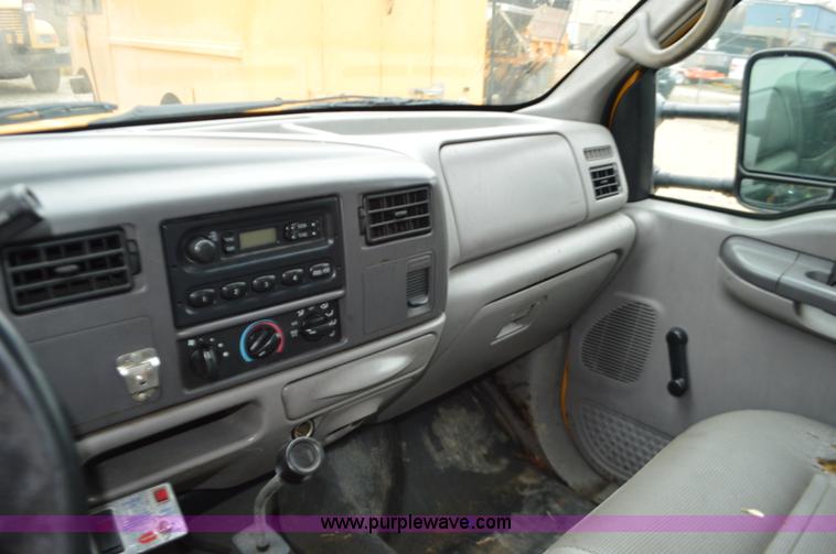 image for item L4546 2001 Ford F350 Super Duty Crew Cab flatbed pickup truck