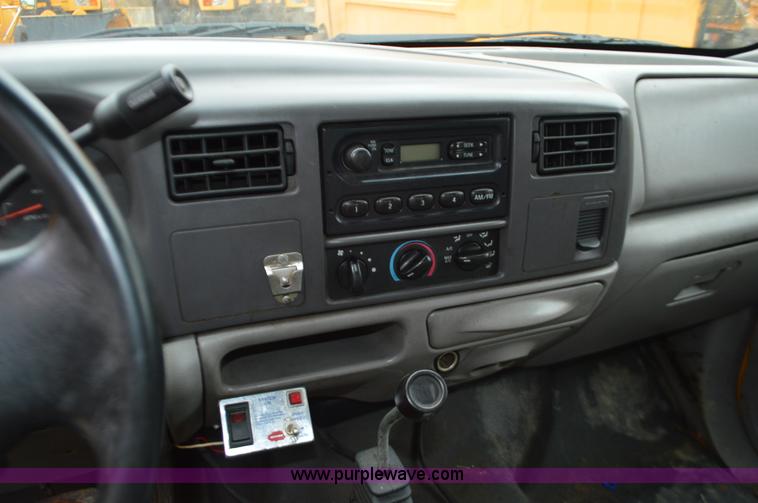 image for item L4546 2001 Ford F350 Super Duty Crew Cab flatbed pickup truck