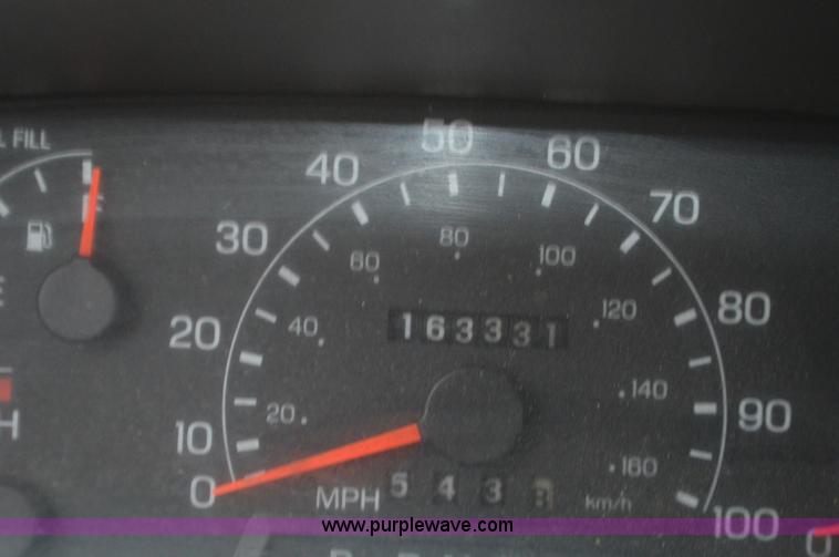 image for item L4546 2001 Ford F350 Super Duty Crew Cab flatbed pickup truck