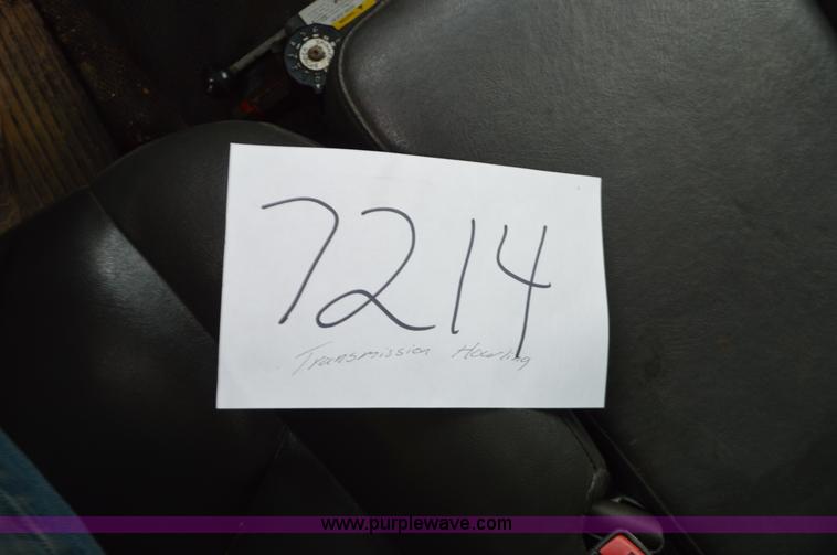 image for item L4547 2004 Chevrolet Silverado 3500 flatbed pickup truck