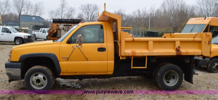 image for item L4548 2003 Chevrolet Silverado 3500 dump bed truck