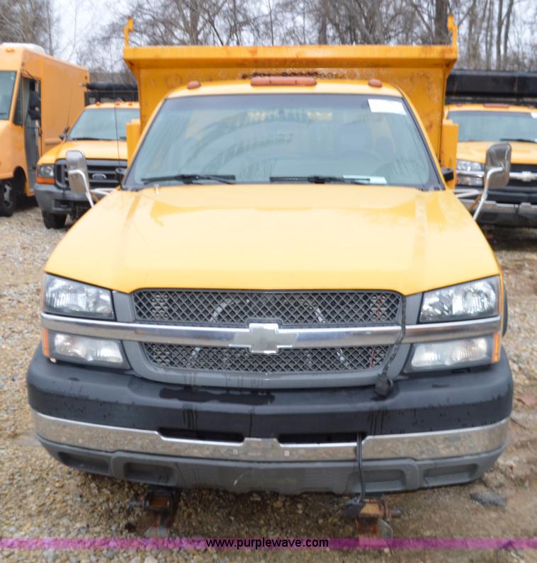 image for item L4548 2003 Chevrolet Silverado 3500 dump bed truck