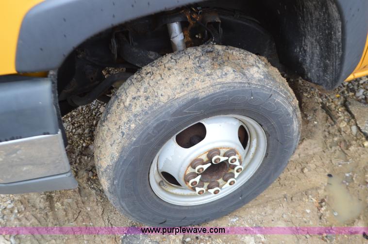 image for item L4548 2003 Chevrolet Silverado 3500 dump bed truck