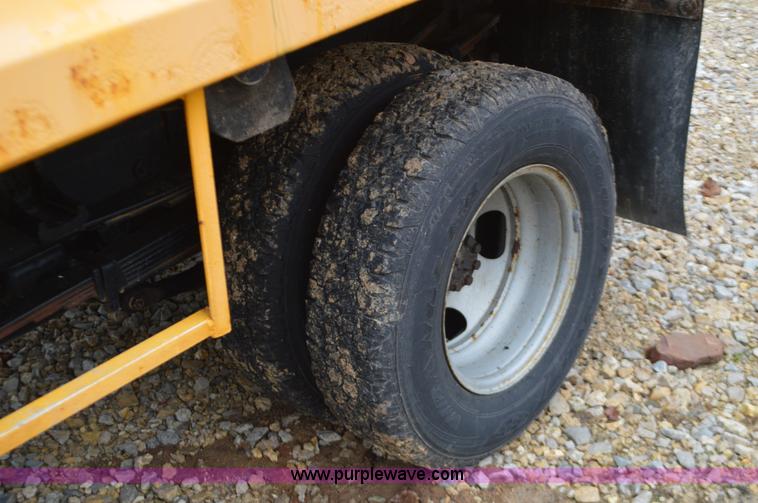 image for item L4548 2003 Chevrolet Silverado 3500 dump bed truck