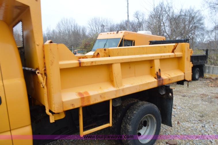 image for item L4548 2003 Chevrolet Silverado 3500 dump bed truck