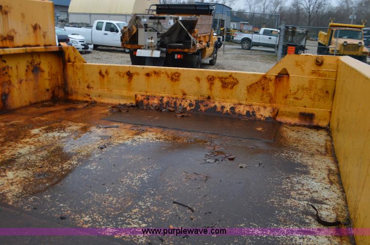 image for item L4548 2003 Chevrolet Silverado 3500 dump bed truck