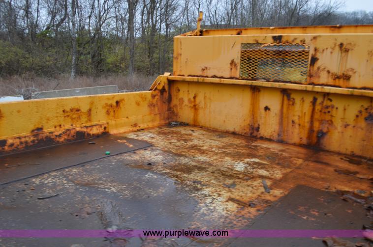 image for item L4548 2003 Chevrolet Silverado 3500 dump bed truck