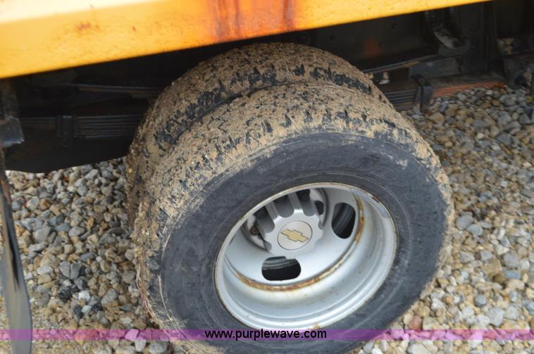 image for item L4548 2003 Chevrolet Silverado 3500 dump bed truck
