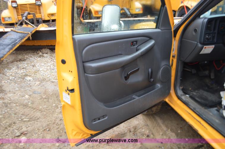 image for item L4548 2003 Chevrolet Silverado 3500 dump bed truck