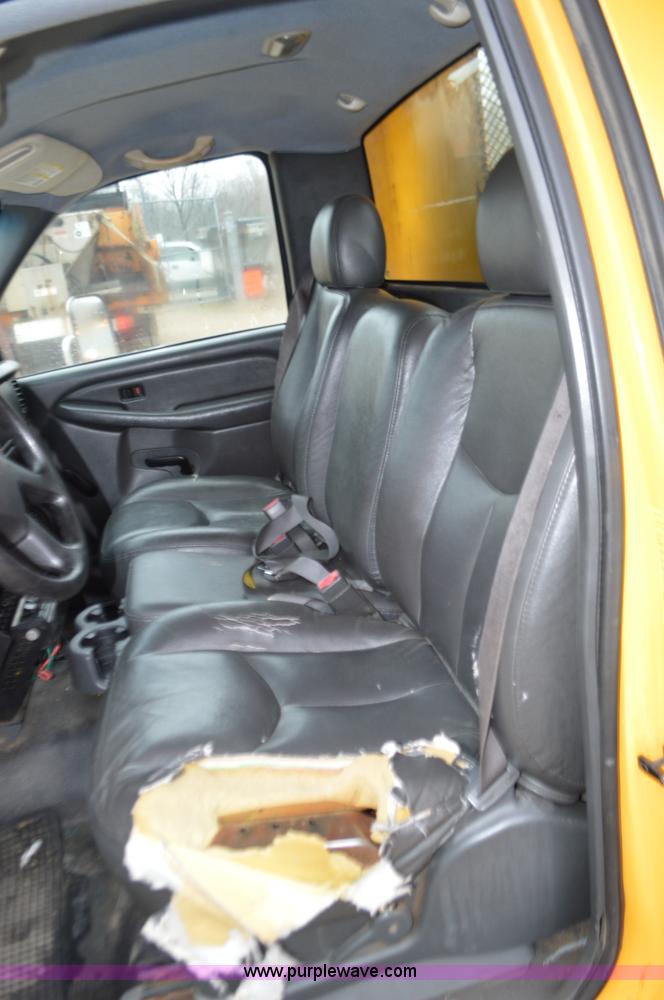 image for item L4548 2003 Chevrolet Silverado 3500 dump bed truck