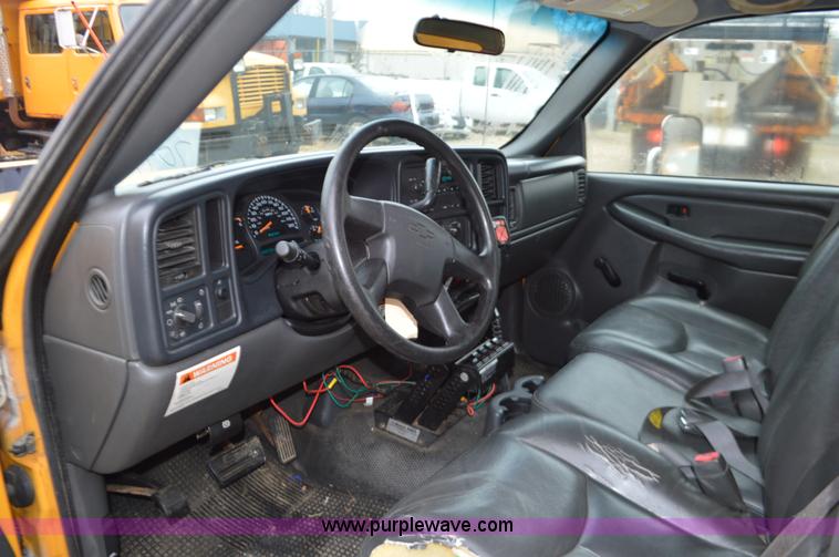 image for item L4548 2003 Chevrolet Silverado 3500 dump bed truck