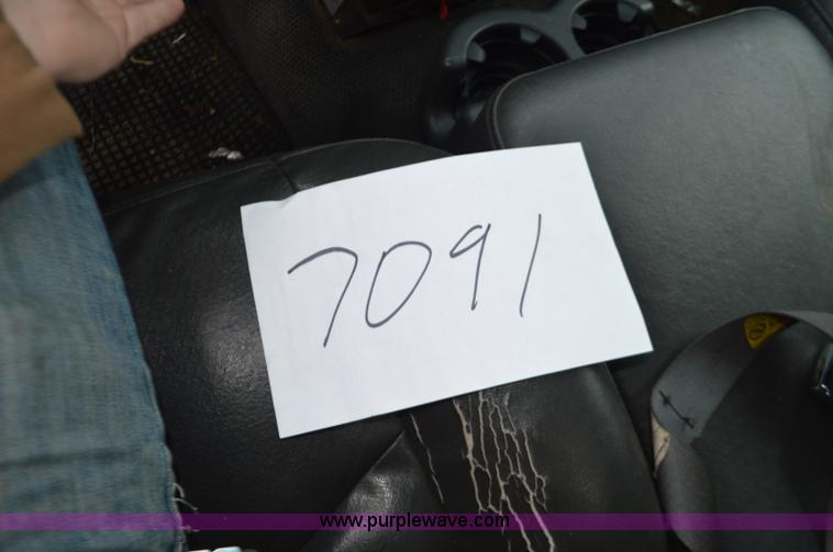 image for item L4548 2003 Chevrolet Silverado 3500 dump bed truck