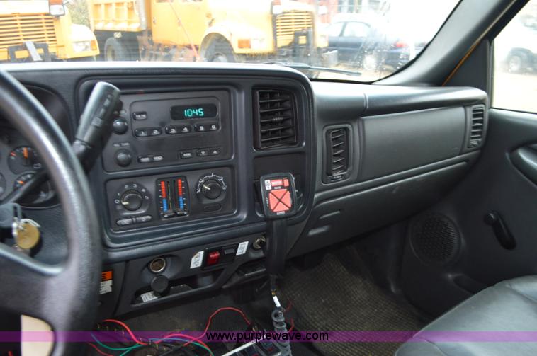 image for item L4548 2003 Chevrolet Silverado 3500 dump bed truck