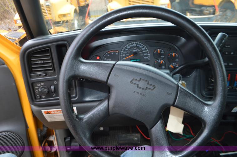 image for item L4548 2003 Chevrolet Silverado 3500 dump bed truck