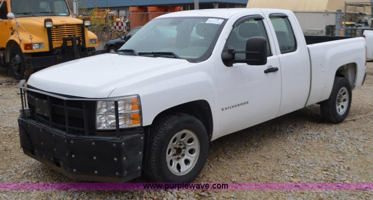 image for item L4552 2009 Chevrolet Silverado 1500 Ext. Cab pickup truck