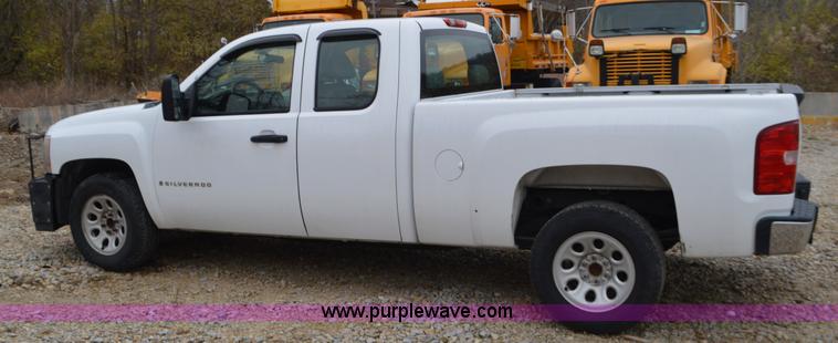 image for item L4552 2009 Chevrolet Silverado 1500 Ext. Cab pickup truck