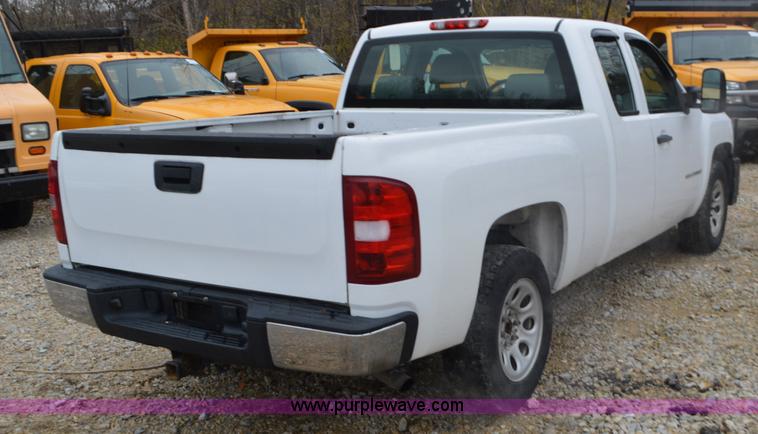 image for item L4552 2009 Chevrolet Silverado 1500 Ext. Cab pickup truck