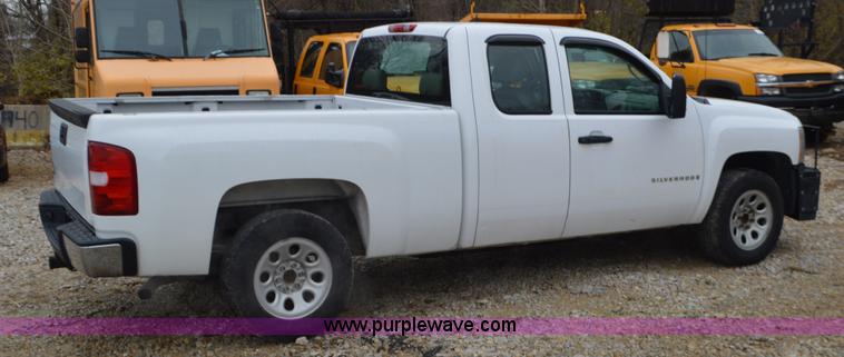 image for item L4552 2009 Chevrolet Silverado 1500 Ext. Cab pickup truck