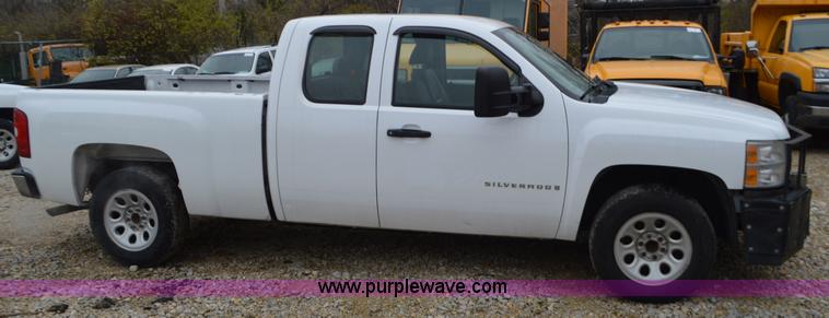 image for item L4552 2009 Chevrolet Silverado 1500 Ext. Cab pickup truck