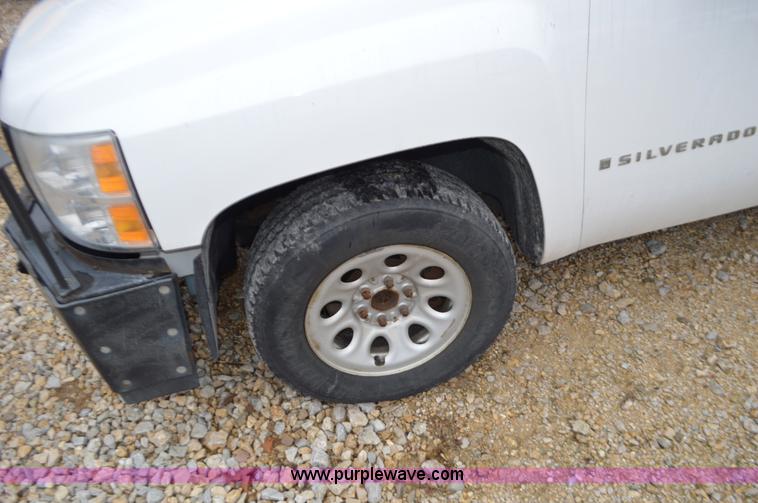 image for item L4552 2009 Chevrolet Silverado 1500 Ext. Cab pickup truck