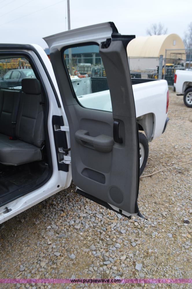 image for item L4552 2009 Chevrolet Silverado 1500 Ext. Cab pickup truck