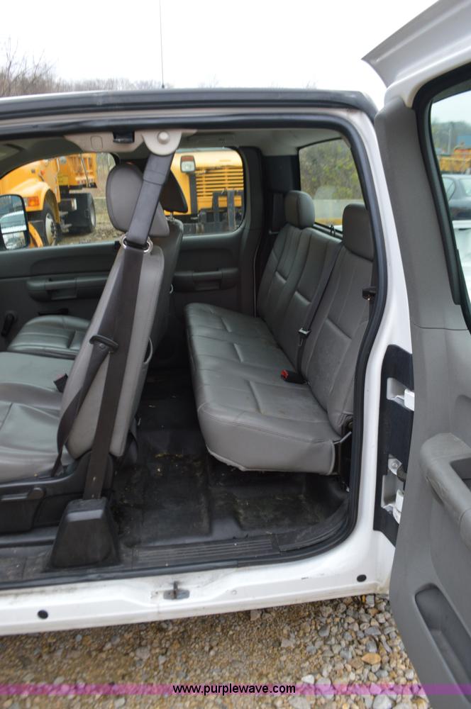 image for item L4552 2009 Chevrolet Silverado 1500 Ext. Cab pickup truck