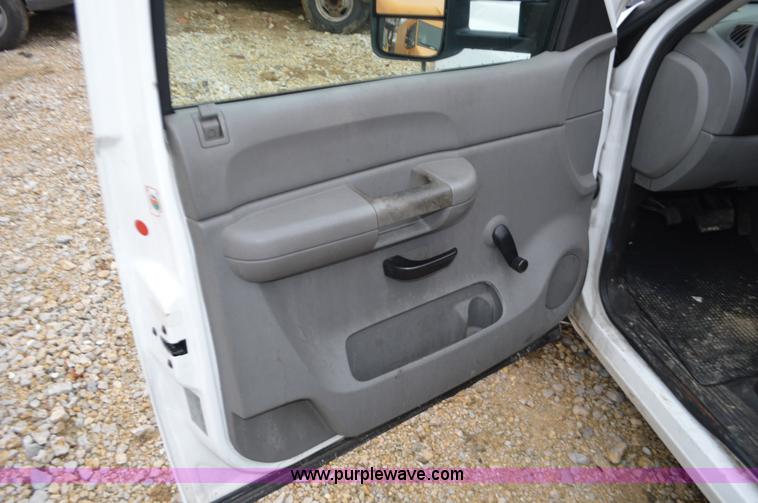 image for item L4552 2009 Chevrolet Silverado 1500 Ext. Cab pickup truck