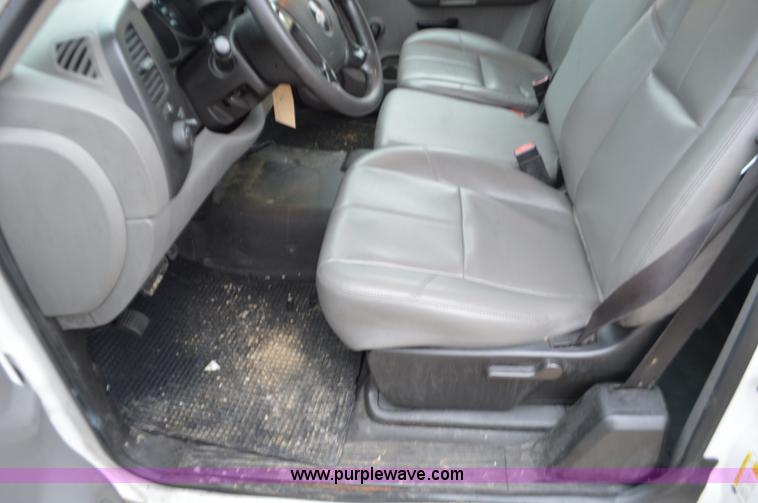 image for item L4552 2009 Chevrolet Silverado 1500 Ext. Cab pickup truck