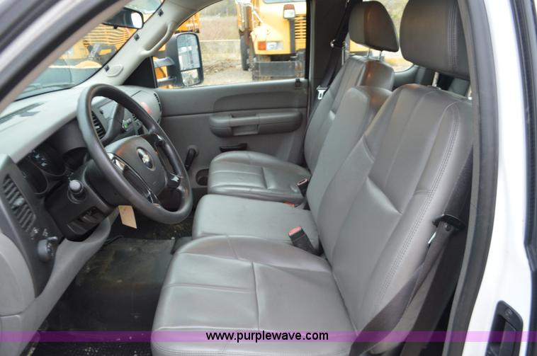 image for item L4552 2009 Chevrolet Silverado 1500 Ext. Cab pickup truck