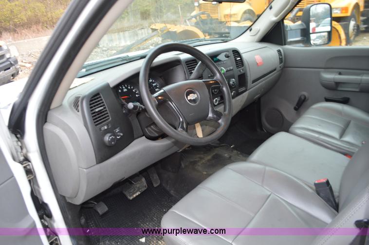 image for item L4552 2009 Chevrolet Silverado 1500 Ext. Cab pickup truck