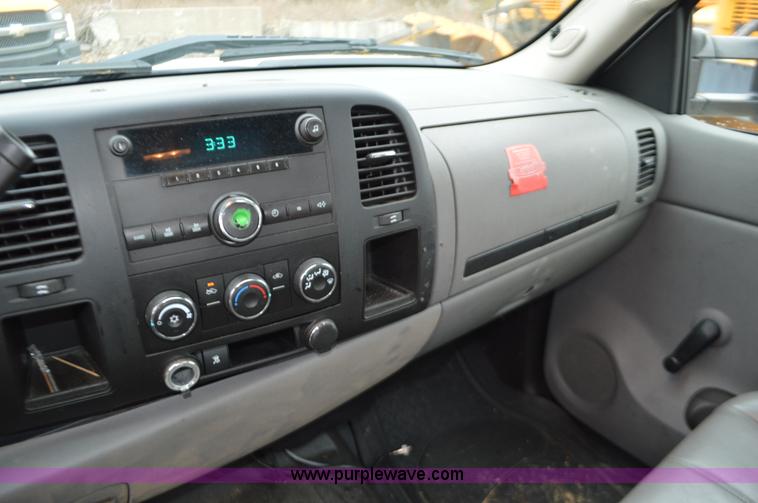 image for item L4552 2009 Chevrolet Silverado 1500 Ext. Cab pickup truck