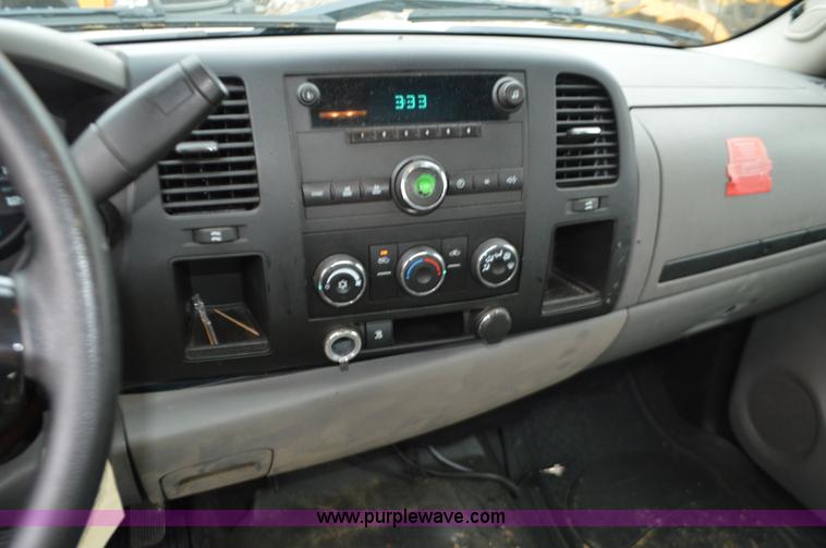 image for item L4552 2009 Chevrolet Silverado 1500 Ext. Cab pickup truck