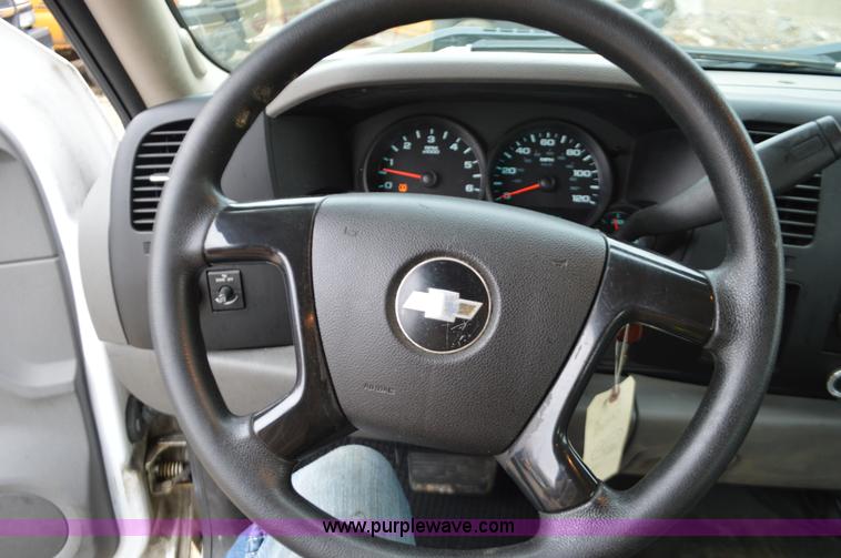 image for item L4552 2009 Chevrolet Silverado 1500 Ext. Cab pickup truck