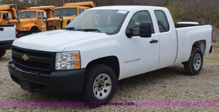 image for item L4553 2009 Chevrolet Silverado 1500 Ext. Cab pickup truck
