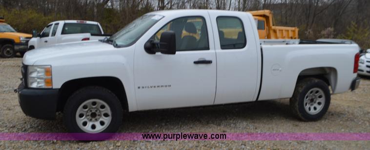 image for item L4553 2009 Chevrolet Silverado 1500 Ext. Cab pickup truck