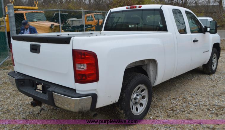 image for item L4553 2009 Chevrolet Silverado 1500 Ext. Cab pickup truck