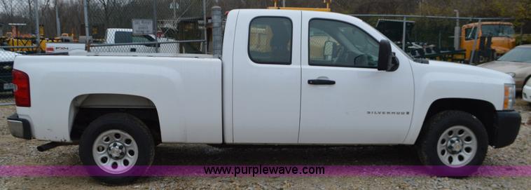 image for item L4553 2009 Chevrolet Silverado 1500 Ext. Cab pickup truck