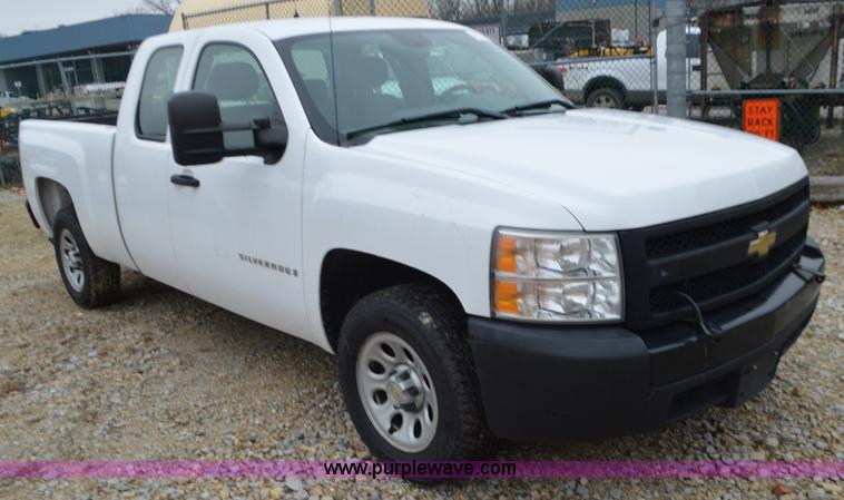 image for item L4553 2009 Chevrolet Silverado 1500 Ext. Cab pickup truck