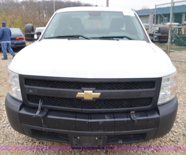 image for item L4553 2009 Chevrolet Silverado 1500 Ext. Cab pickup truck