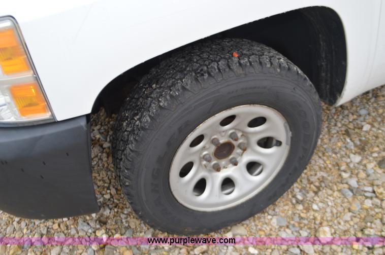 image for item L4553 2009 Chevrolet Silverado 1500 Ext. Cab pickup truck