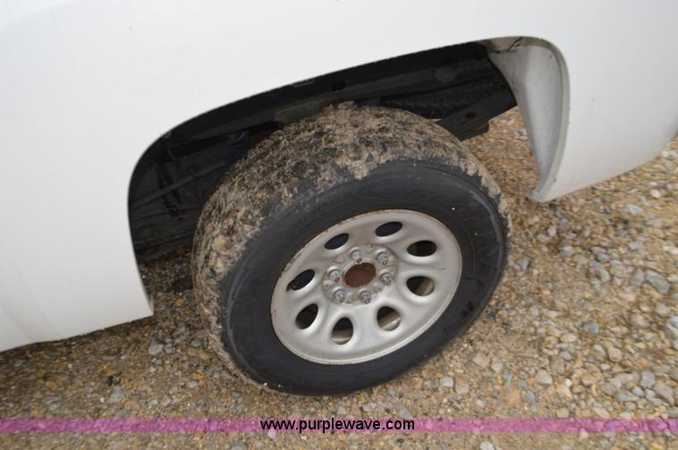 image for item L4553 2009 Chevrolet Silverado 1500 Ext. Cab pickup truck
