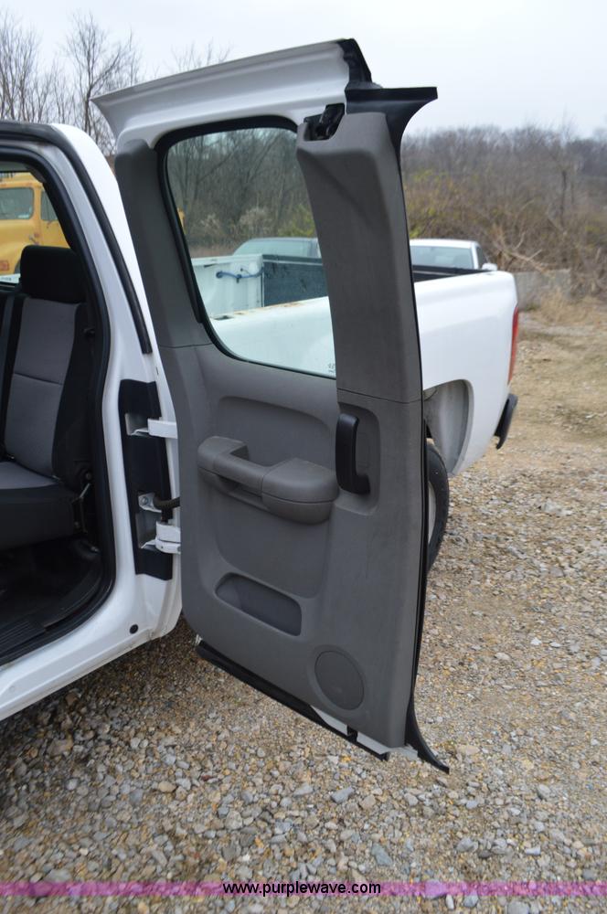 image for item L4553 2009 Chevrolet Silverado 1500 Ext. Cab pickup truck