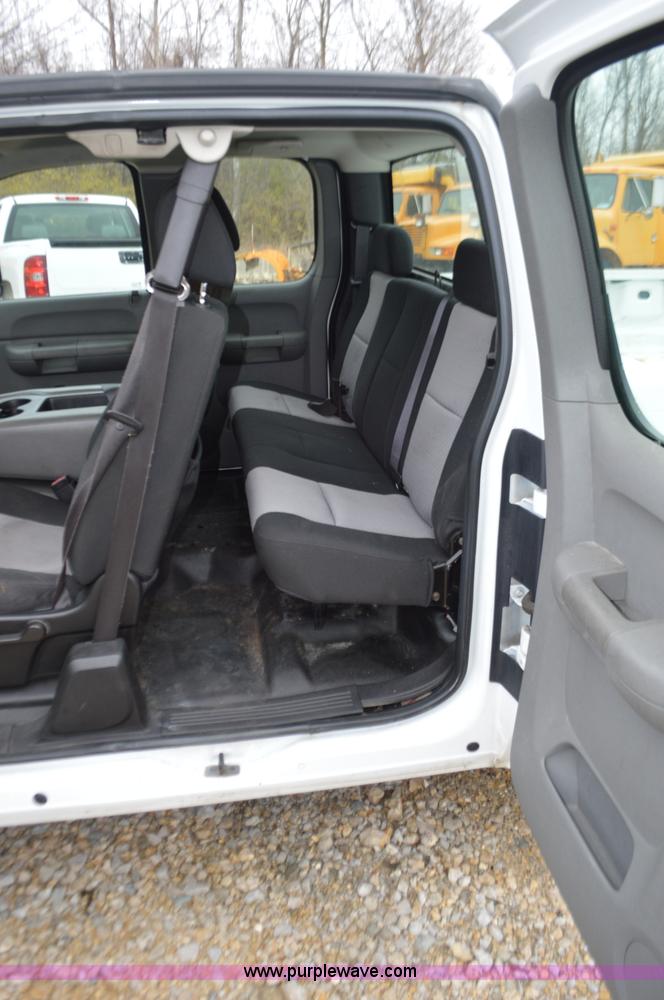 image for item L4553 2009 Chevrolet Silverado 1500 Ext. Cab pickup truck