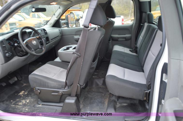 image for item L4553 2009 Chevrolet Silverado 1500 Ext. Cab pickup truck