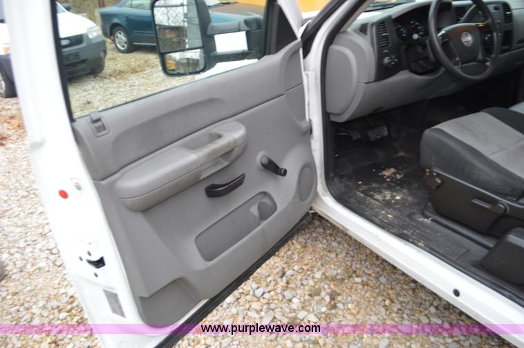 image for item L4553 2009 Chevrolet Silverado 1500 Ext. Cab pickup truck